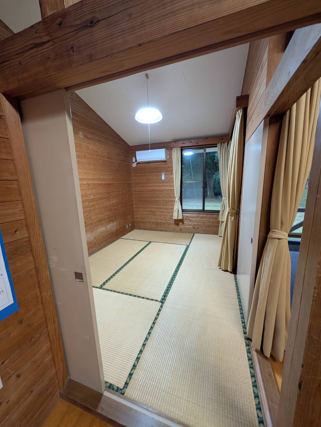畳敷きの和室